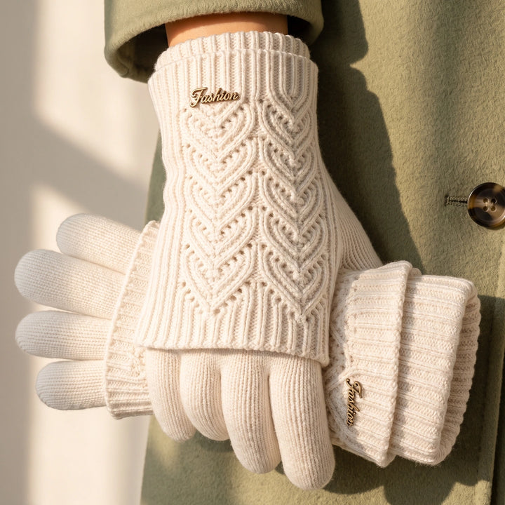 Chelsea Heart Knit Cashmere Gloves - White