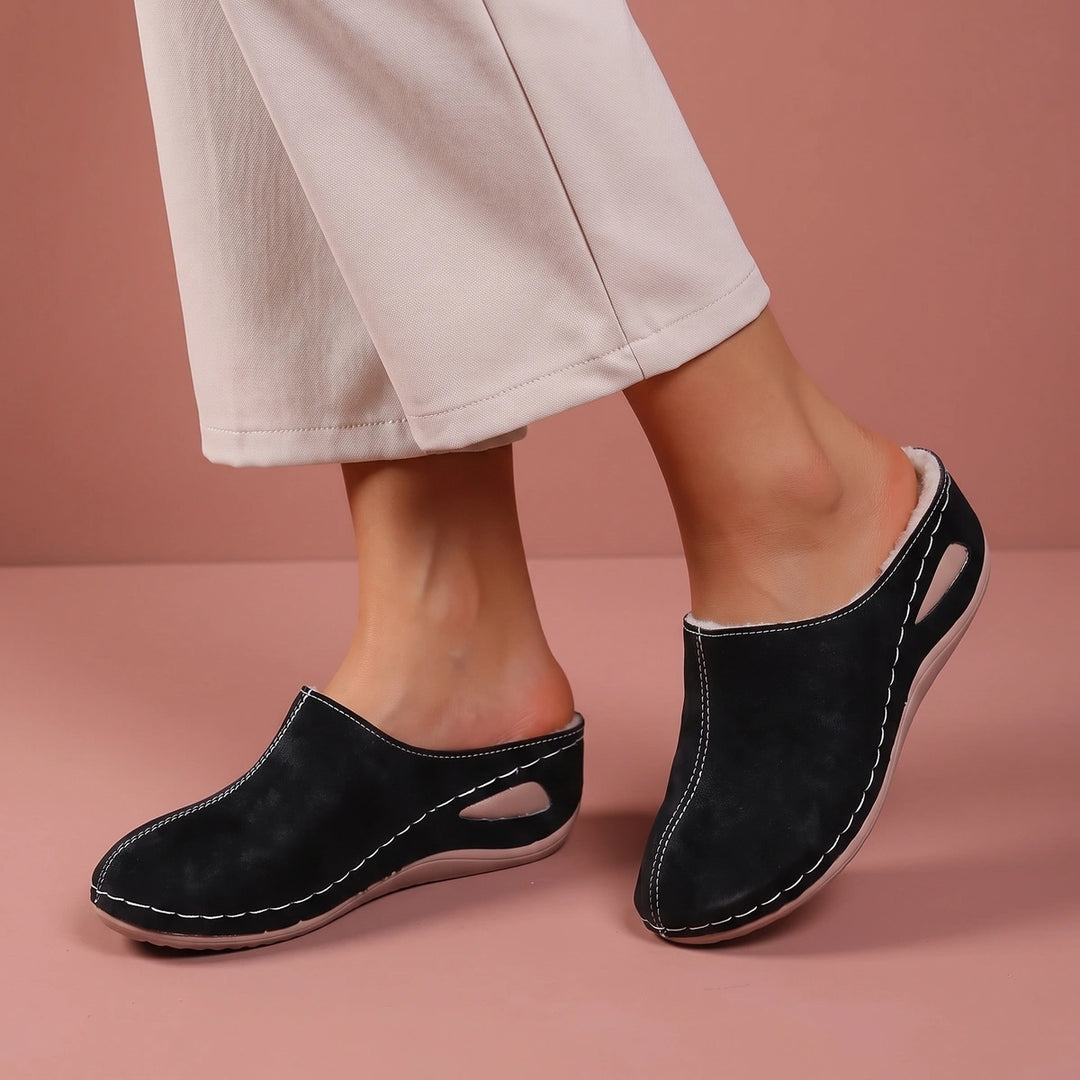 Nellie Faux Fur Orthopedic Clogs - Black